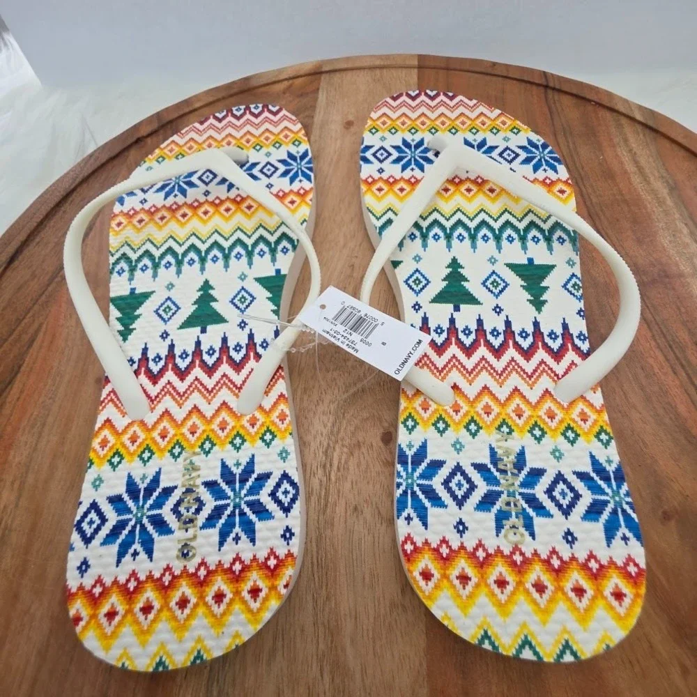Old Navy Womens Fair Isle Holiday Snowflake Flip Flop Sandals White Size 8 NWT
